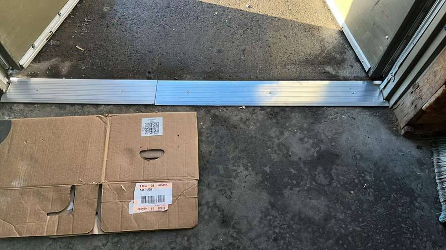 Commercial threshold aluminum