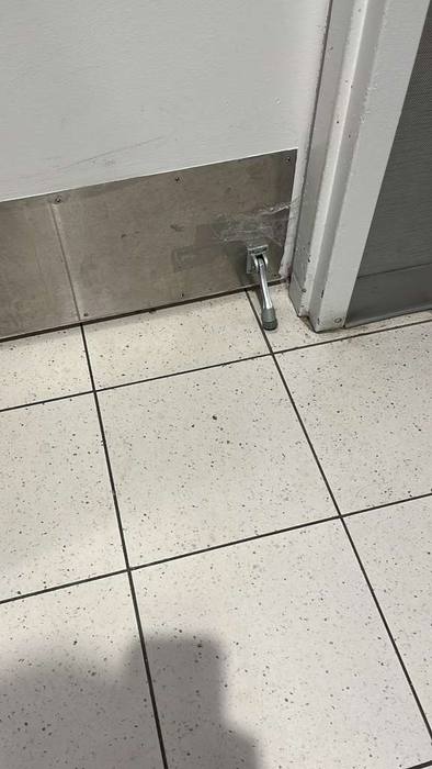 Door floor closer hardware